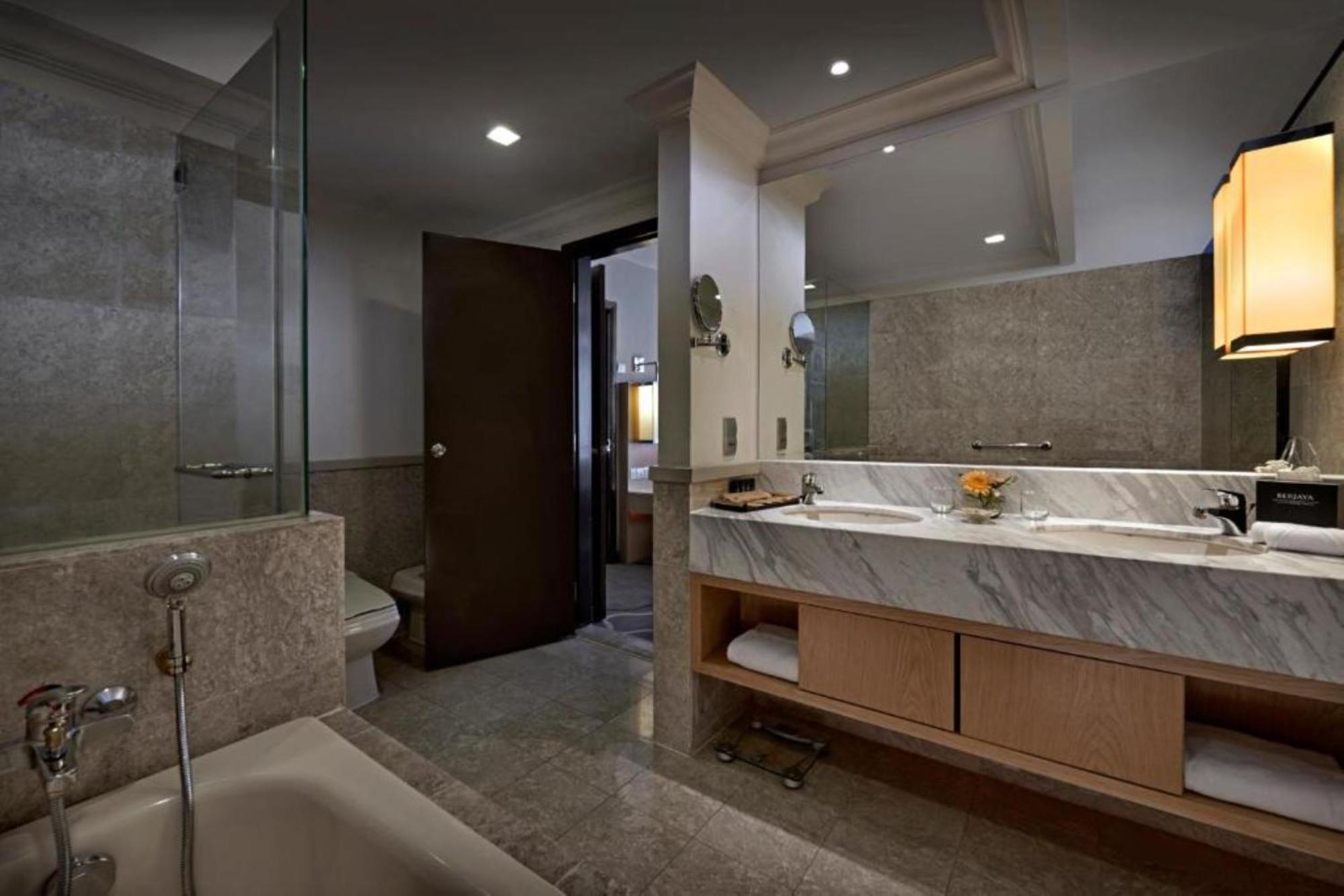 White Suite At Times Square Kuala Lumpur Exterior photo